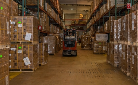How to Choose Between a Warehouse and Storage Facility for Your Inventory