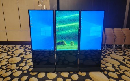 Digital Signage vs Touch Screen Kiosk: What’s the Difference?