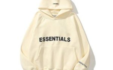 Essential Hoodie with Kangaroo Pocket – Classic Touch