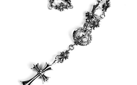 Aesthetic Ways to Photograph Chrome Hearts Jewelry